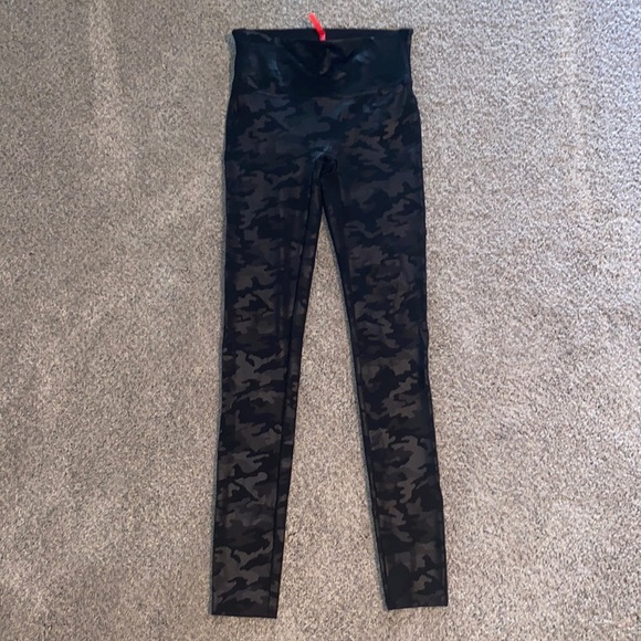 Metallic Camo Print Spanx Leggings - Picture 5 of 8